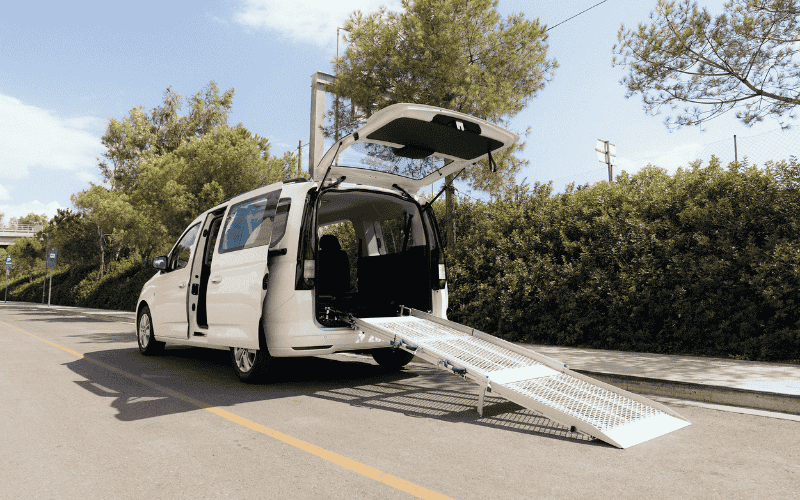 מעלון פתוח של רכב מונגש להשכרה ביוון