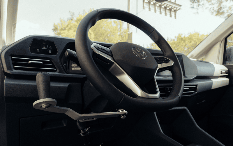 אבזור תא הנהג ברכב מונגש